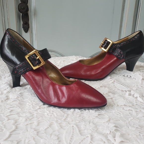Vintage Moschino heels - Picture 1 of 15